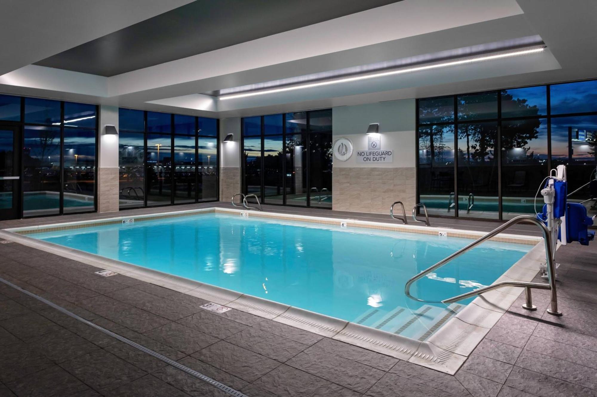 Courtyard Pasco Tri-Cities Airport Hotel Exterior photo